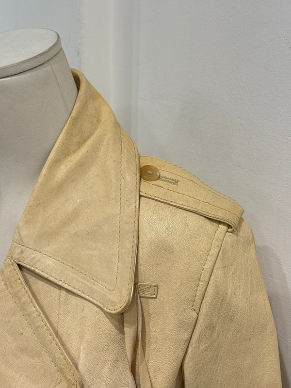 A/W2002 Ann Demeulemeester
leather strap jacket