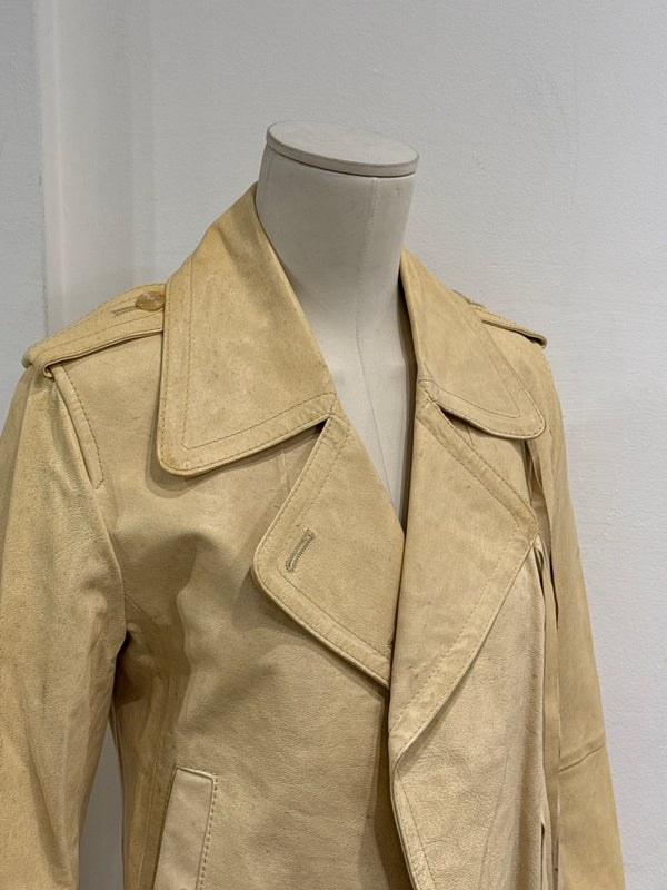A/W2002 Ann Demeulemeester
leather strap jacket