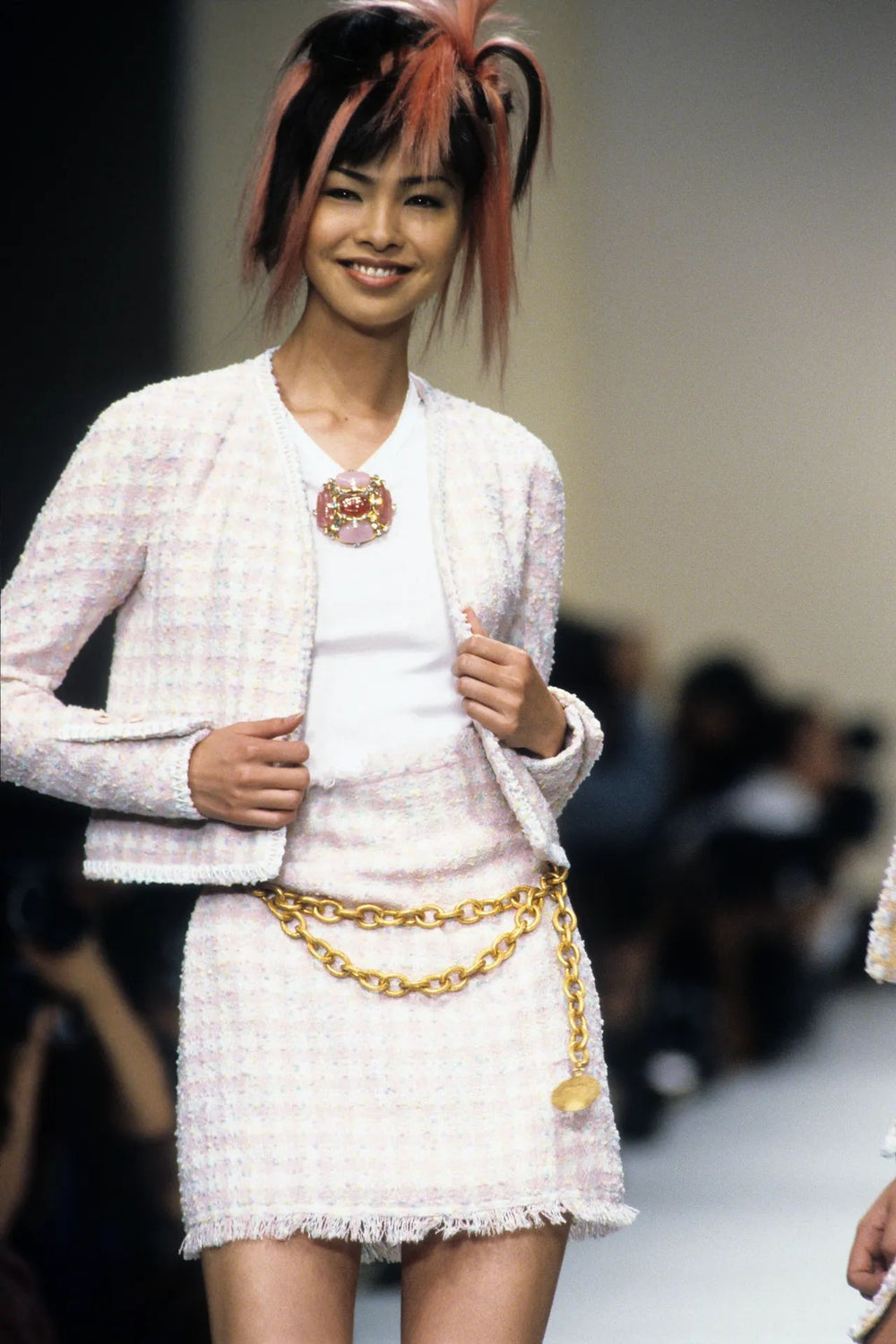 S/S1994 Chanel runway gold chain belt
