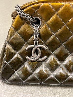 2011 Chanel patent quilted CC charm shoulder bag