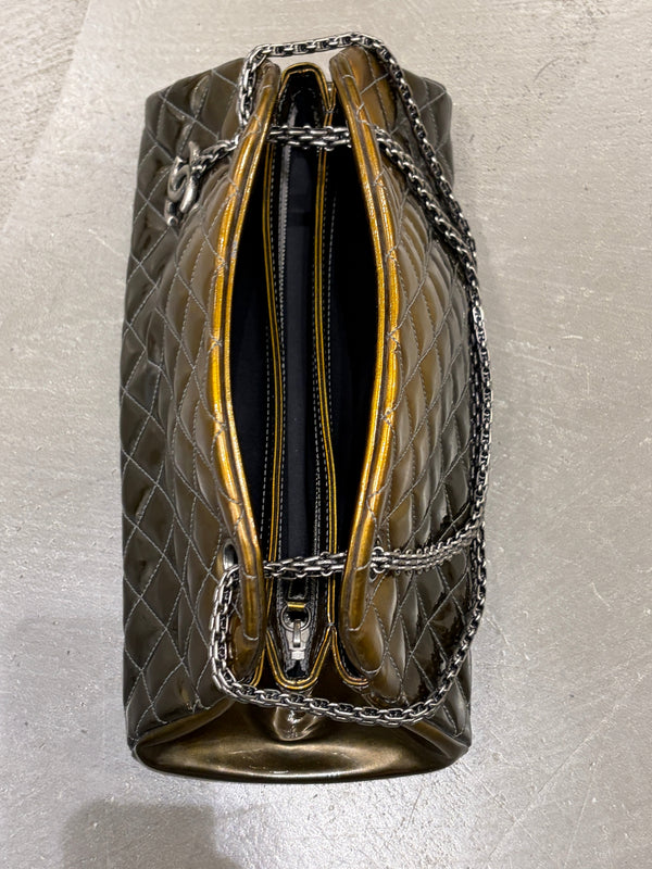 2011 Chanel patent quilted CC charm shoulder bag