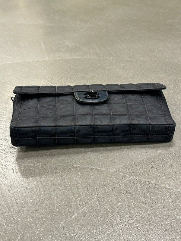 2001 Chanel Chocolate Bar travel line shoulder bag