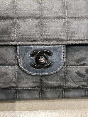 2001 Chanel Chocolate Bar travel line shoulder bag