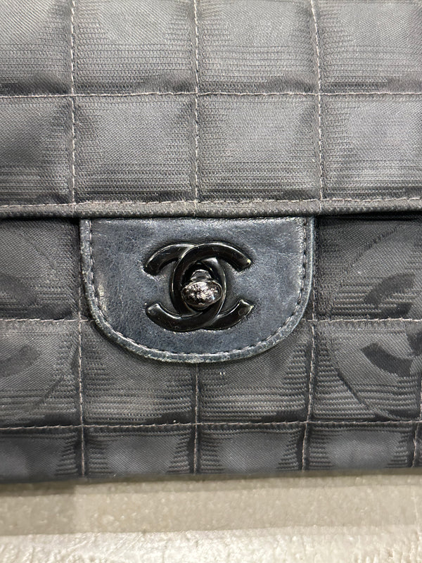 2001 Chanel Chocolate Bar travel line shoulder bag