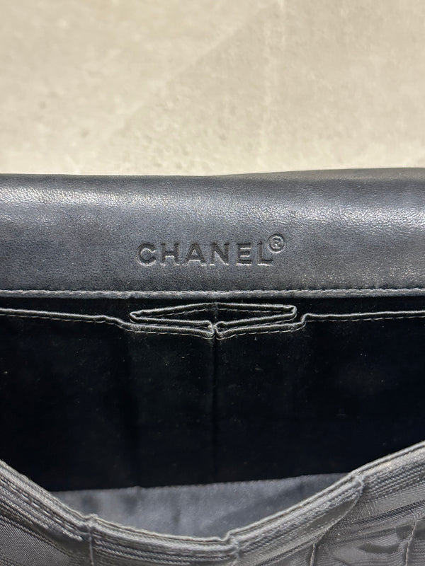 2001 Chanel Chocolate Bar travel line shoulder bag