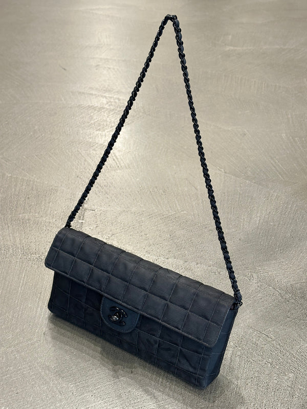 2001 Chanel Chocolate Bar travel line shoulder bag